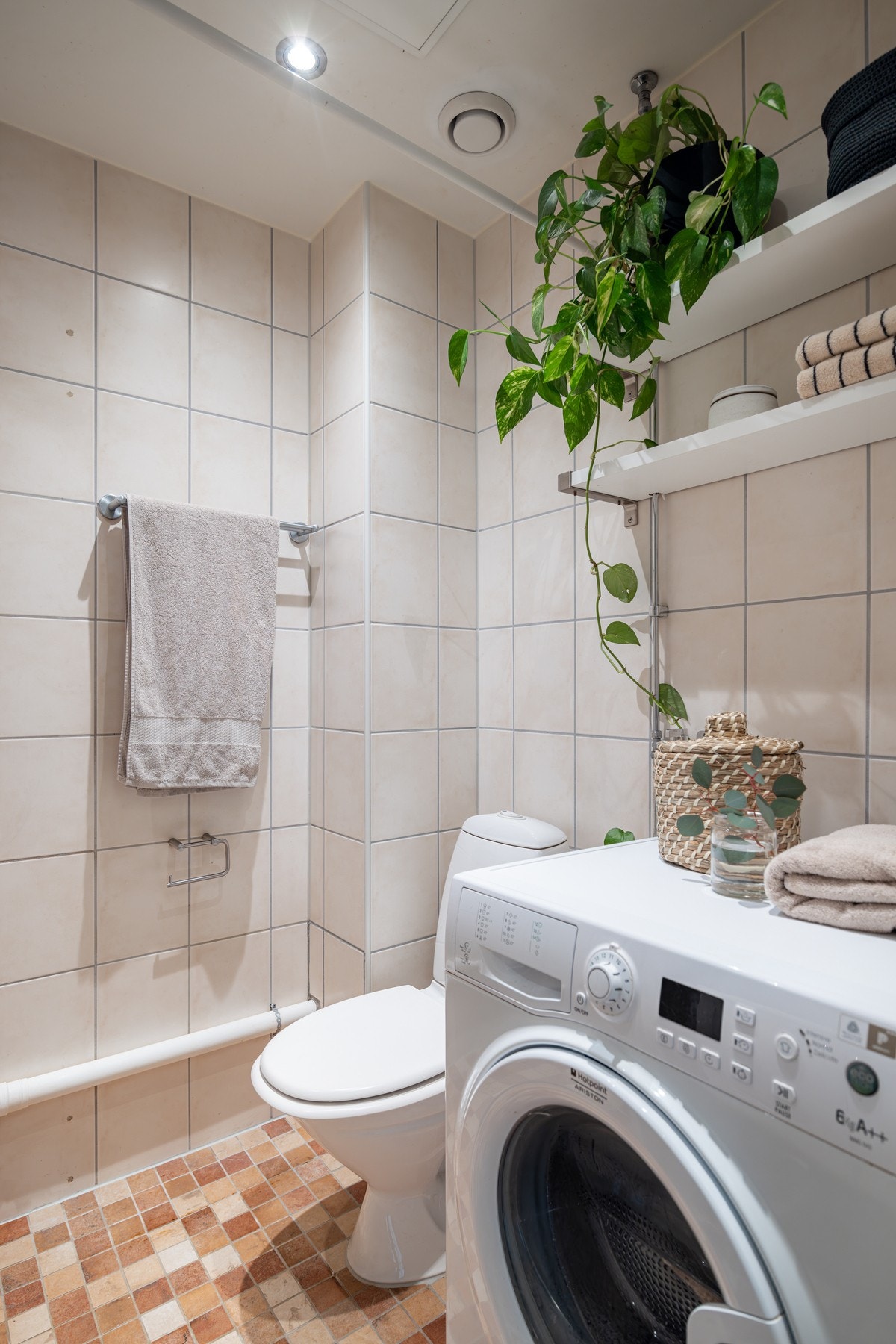 Det er også plass og opplegg for vaskemaskin. Galleribilde
