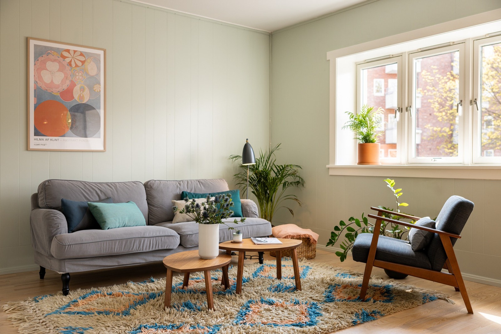 Leiligheten ligger i byggets 3. etasje, og har en gjennomgående og god planløsning som utnytter plassen optimalt. Galleribilde