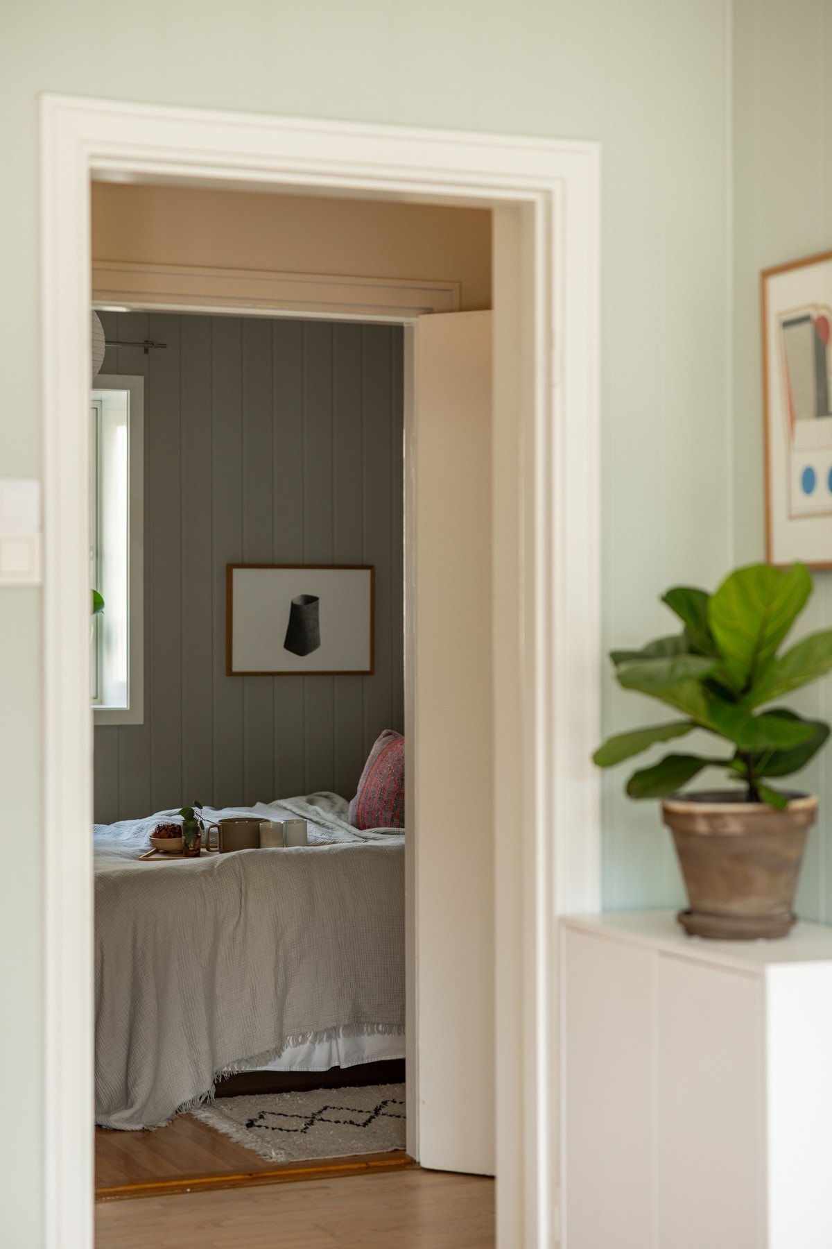 Leiligheten har 2 soverom som vender mot rolig gate. Galleribilde