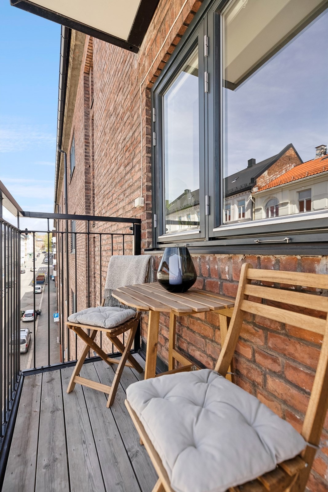 Fra stuen er det utgang til vestvendt balkong på 2,3 kvm. Galleribilde