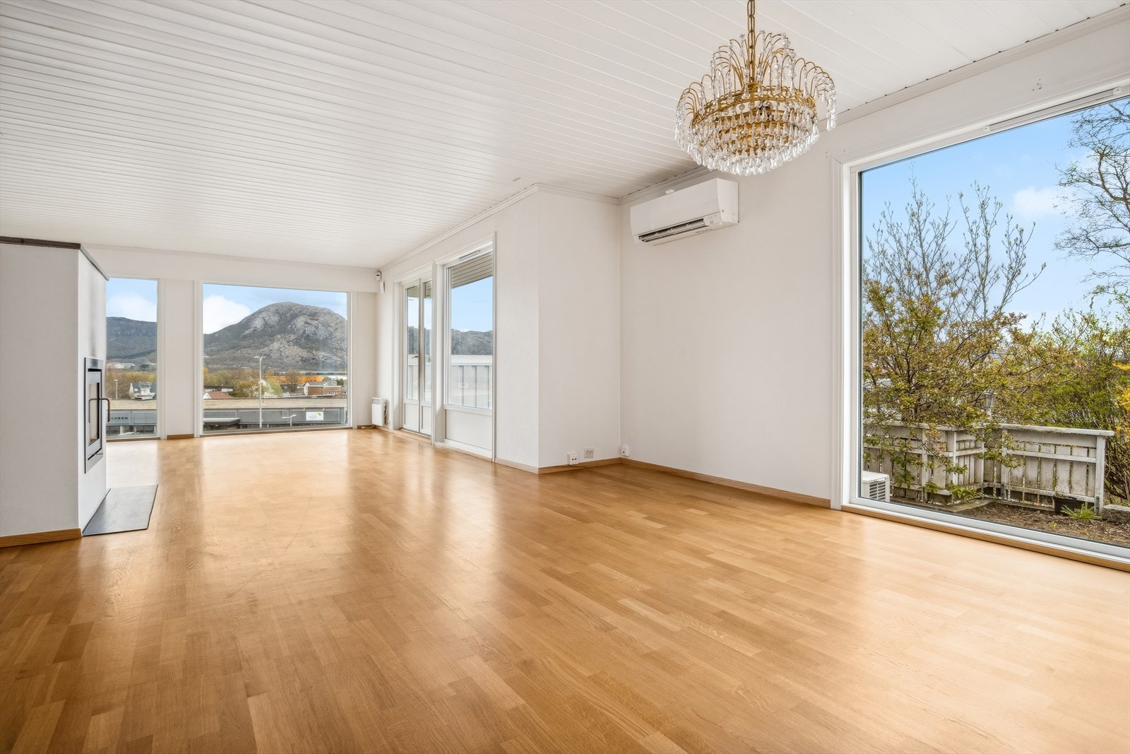 Stor stue med flere møbleringsmuligheter Galleribilde