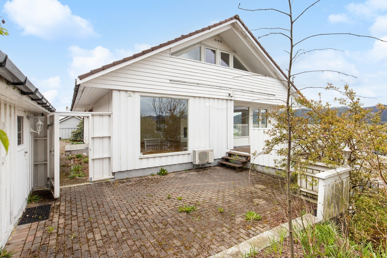 Hoveddel - Uteplass Galleribilde