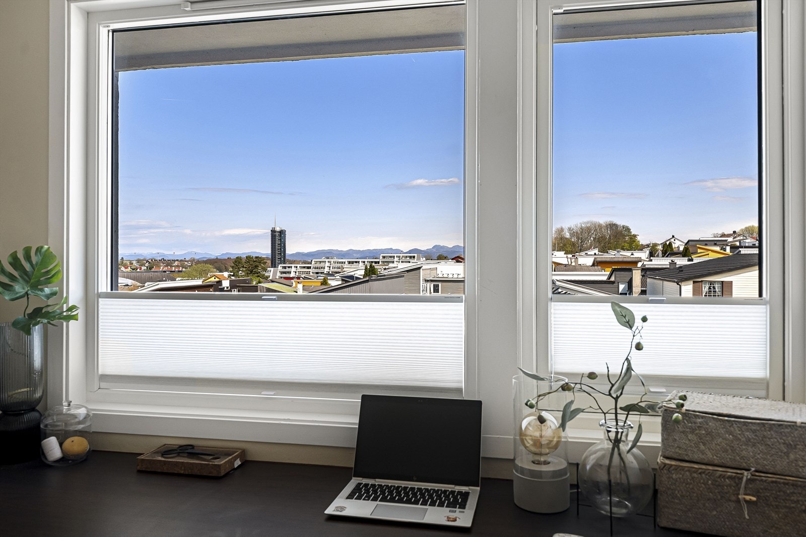 Fin utsikt mot fjellene fra "hjemmekontoret" Galleribilde