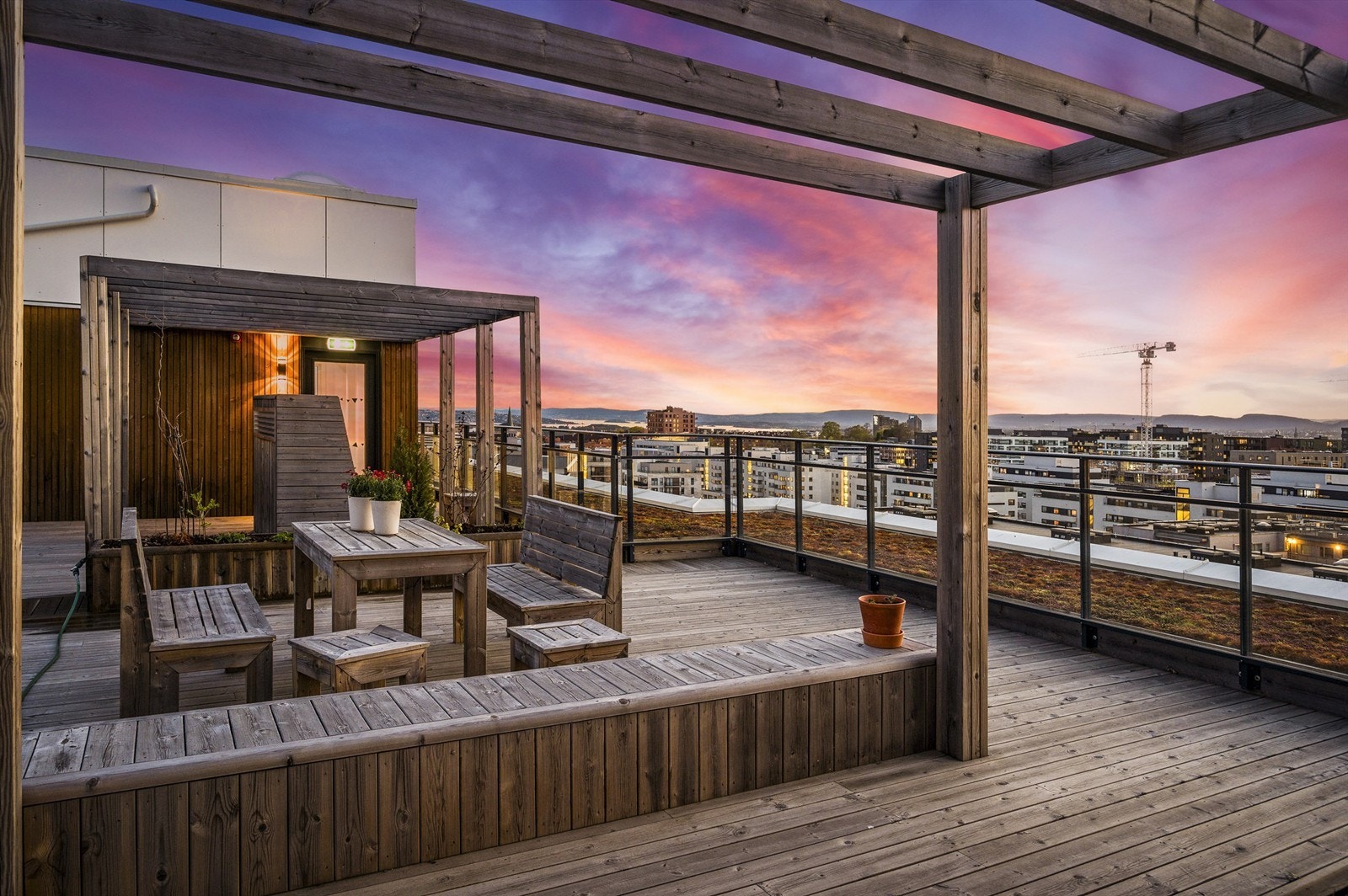 Borettslaget har en herlig, felles takterrasse med flott utsikt og gode solforhold. Galleribilde