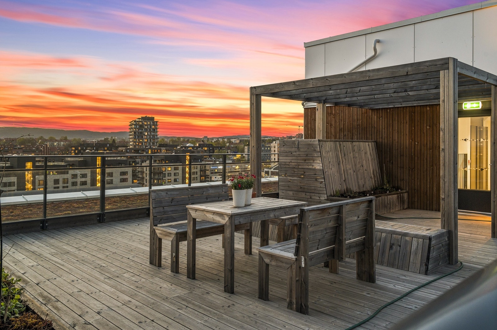 Leiligheten ligger på attraktive og pulserende Ensjø, i bydel Gamle Oslo, og grenser til Tøyenparken, idylliske Kampen Hageby, Kampen, Vålerenga og Valle Hovin. Galleribilde