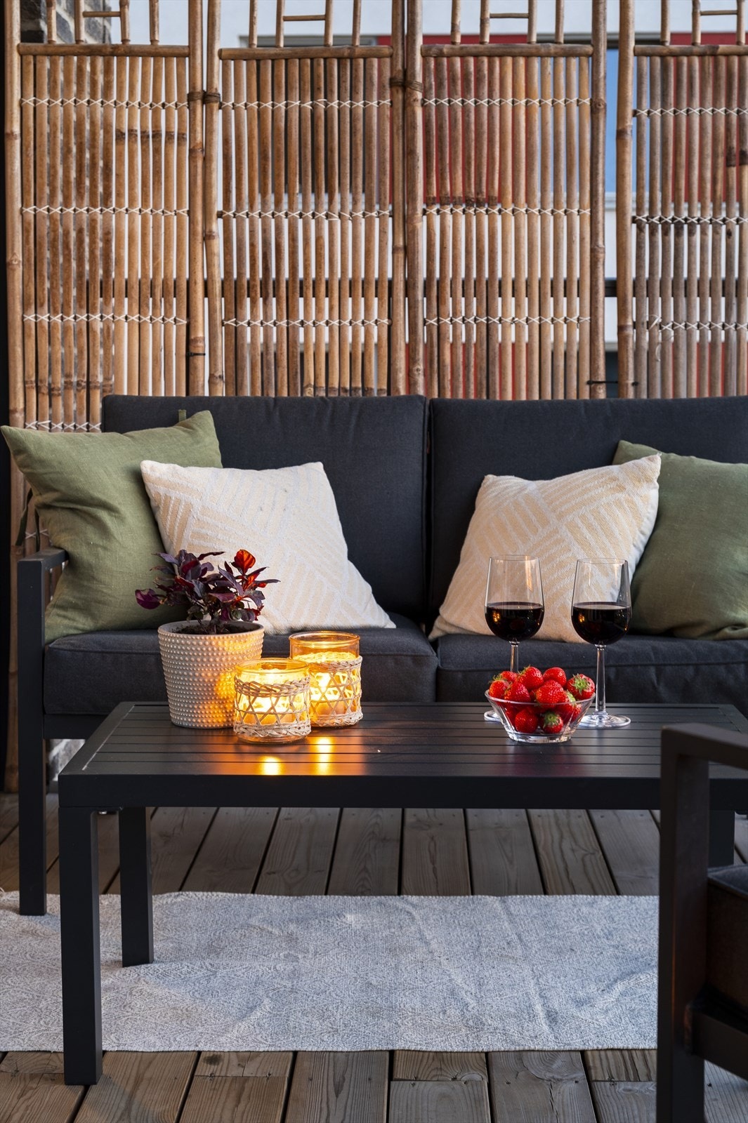 Her kan varme sommerdager nytes rett utenfor egen stue til lyden av Hovinbekken som sildrer. Galleribilde