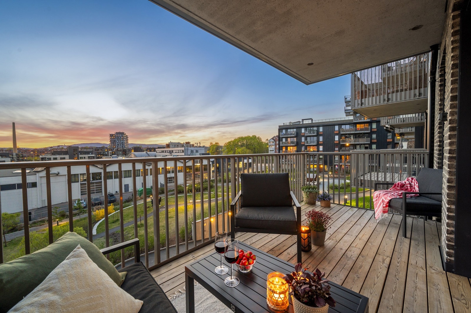 Nora Larsen Rørvik v/ Eiendomsmegler Krogsveen har gleden av å presentere Malerhaugveien 36! Galleribilde