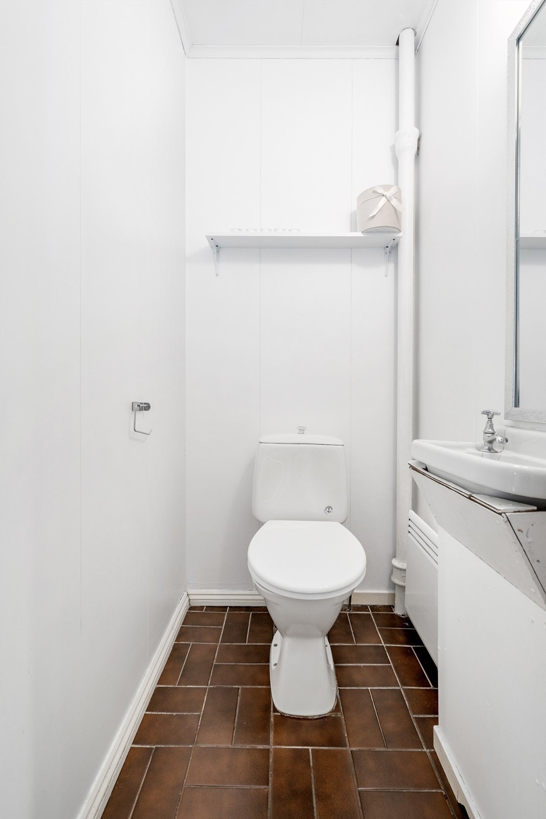 Praktisk, separat toalettrom i 1. etasje. Galleribilde