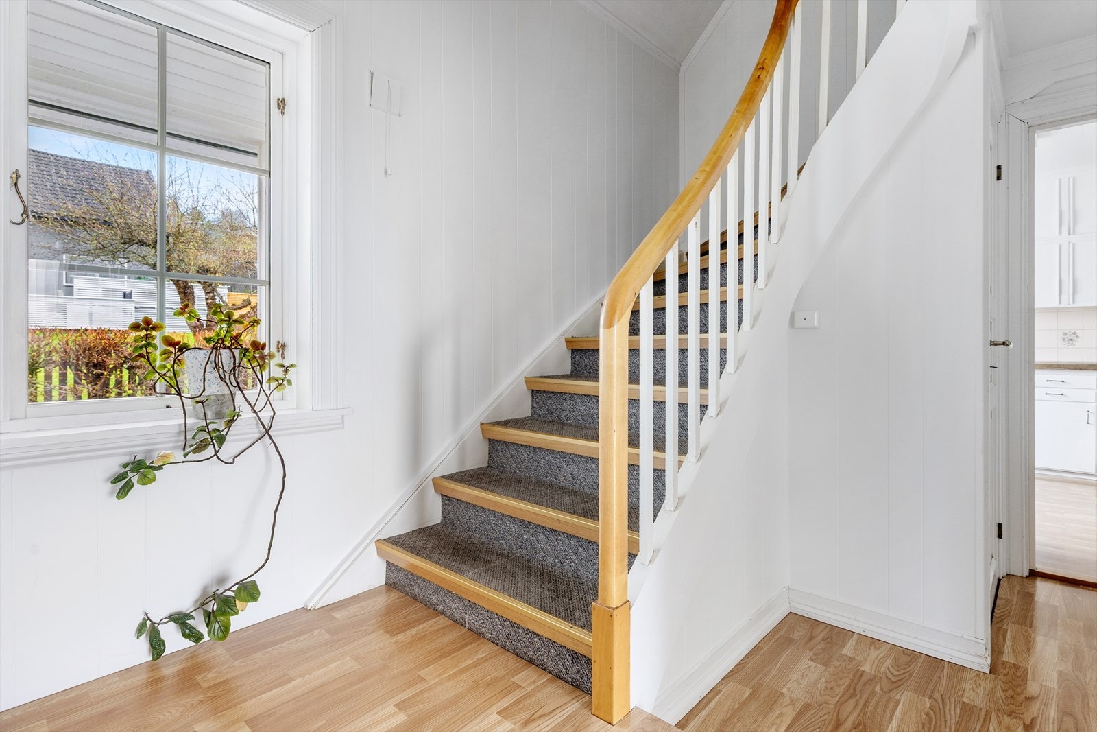 Hall med trapp. Galleribilde