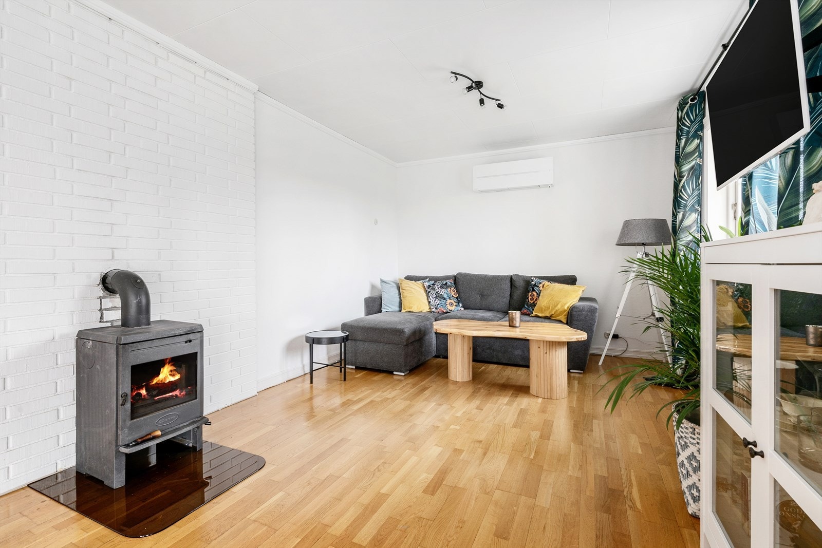 Lyse farger i stuen. Galleribilde