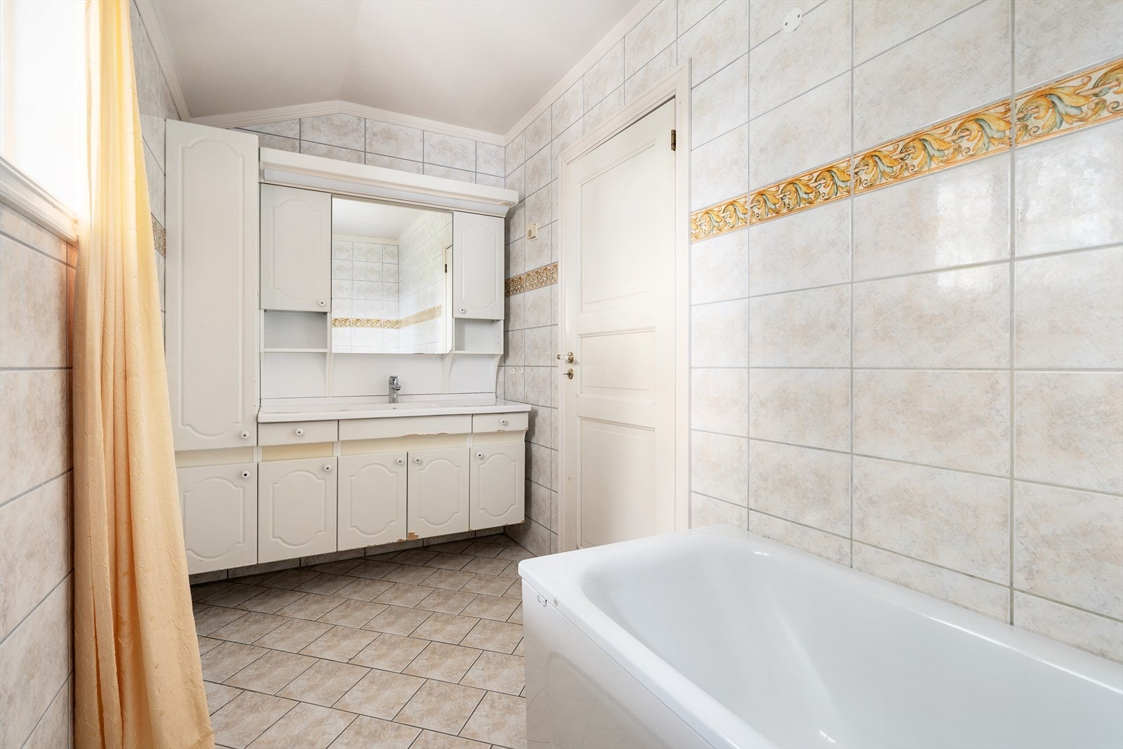 Boligen har ett bad i 1. etasje. Galleribilde