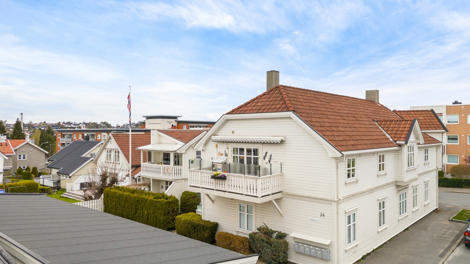 Fritznerbakken er et område bestående av
etablert boligbebyggelse i form av store frittliggende boligbygg, rekkehus og eldre eneboligbebyggelse. Galleribilde