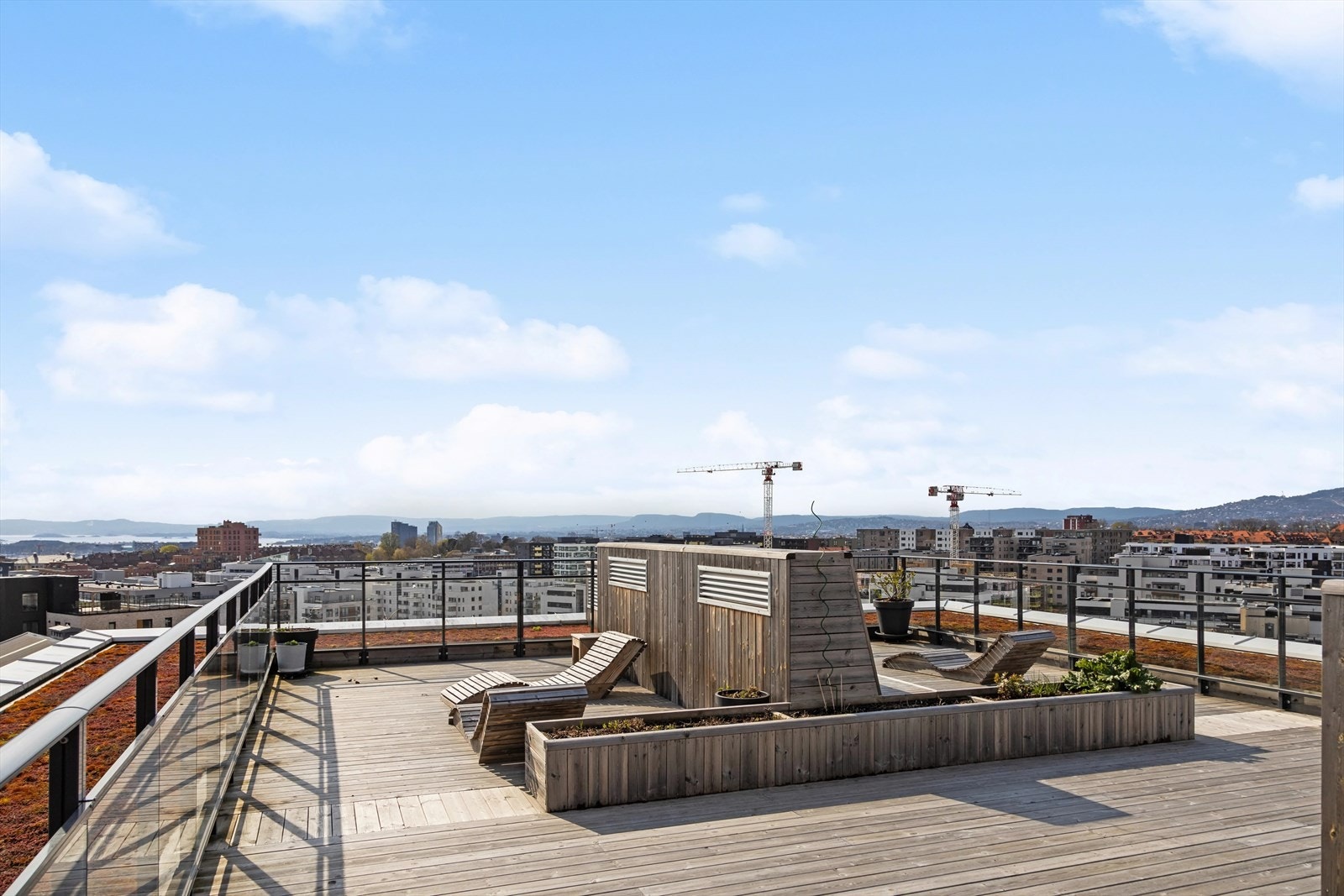 Solrik og stor takterrasse med utsikt over hele Oslo! Galleribilde