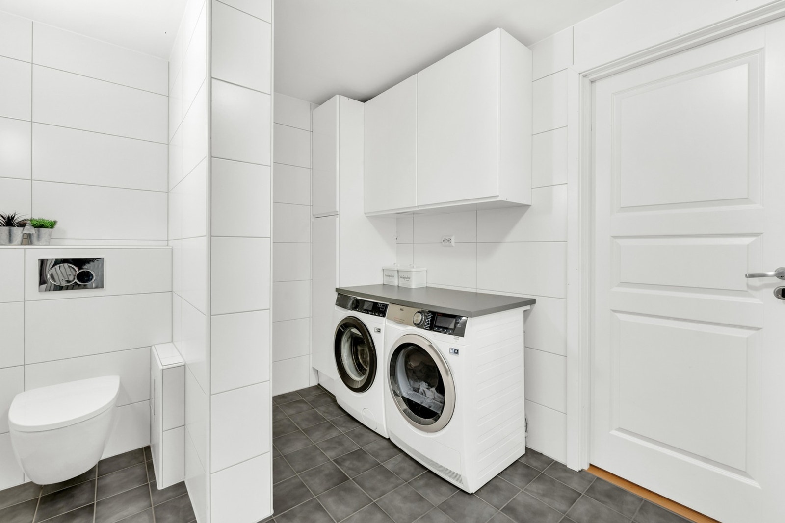 Badet er også i god stand og er pusset opp i 2015. Tildelt tilstandsgrad 1 fra takstmannen. Galleribilde