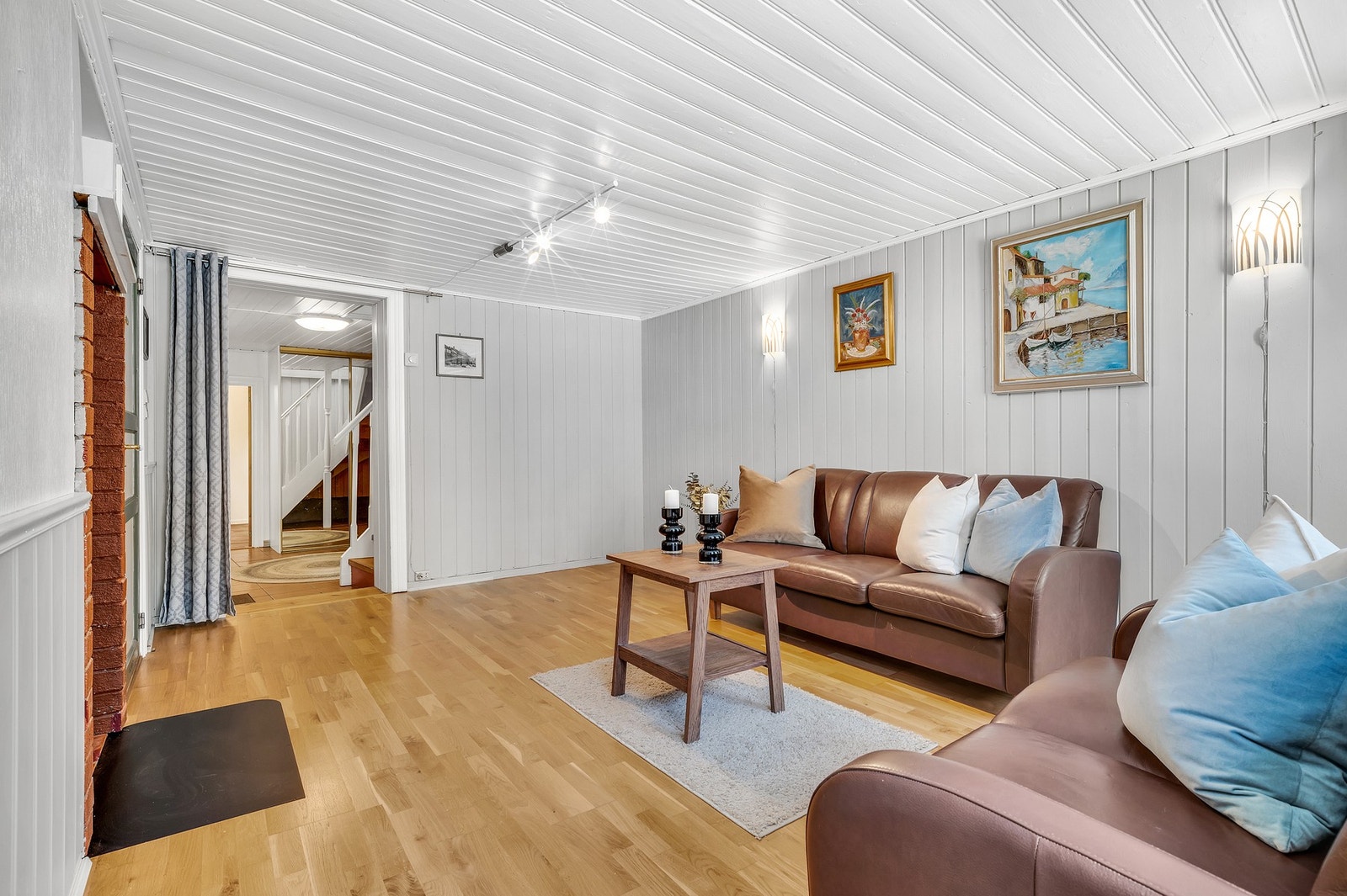 Stor stue på 16 kvadratmeter i 1.etg. Galleribilde