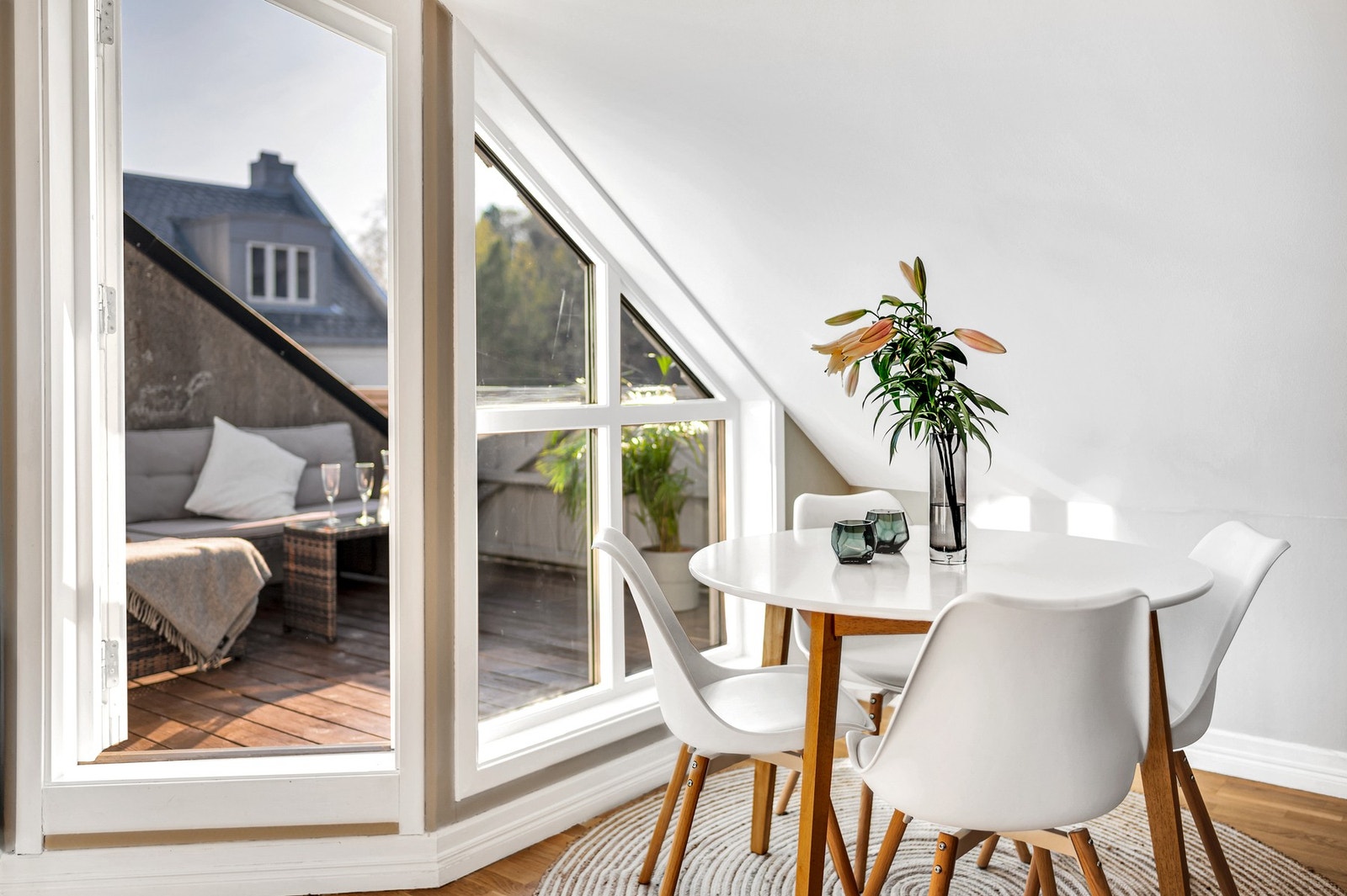 Spiseseksjonen finner sin naturlige plass i tilknytning til stuen. Galleribilde