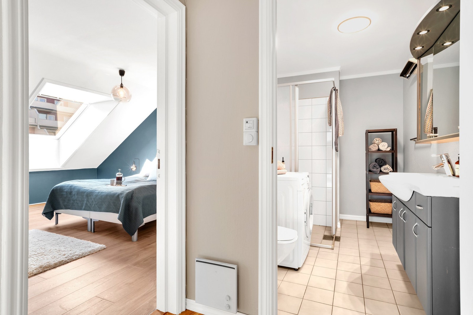 Praktisk og lett tilgang fra baderom til soverom. Galleribilde