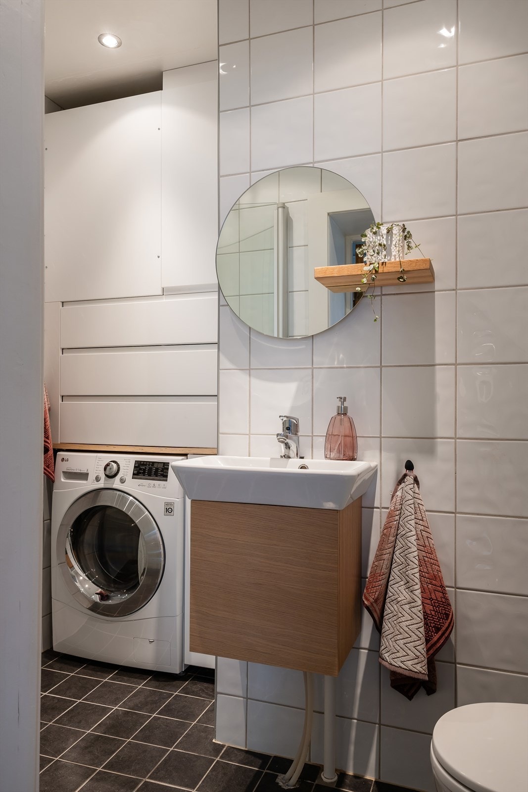 Flislagt bad fra 2005 med gulvvarme. Galleribilde