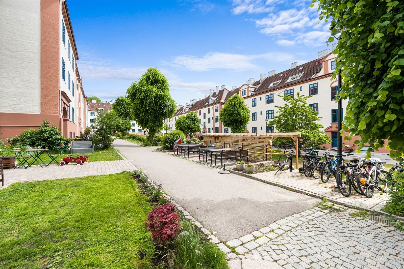 Tysklandsgården ha en bilfri og prisvinnende bakgård! Galleribilde