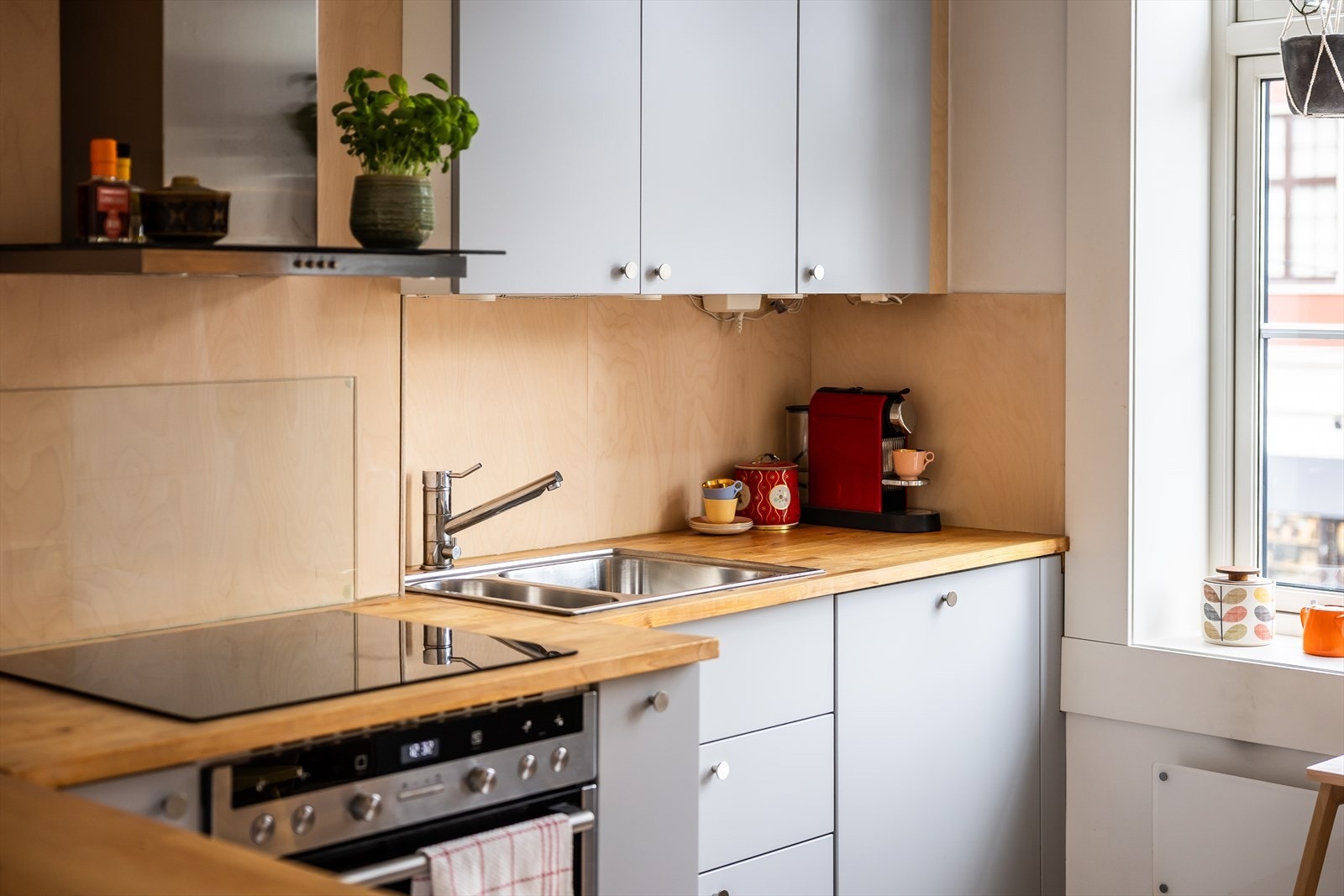 Leiligheten har separat kjøkken med plass til en hyggelig spisekrok. Galleribilde