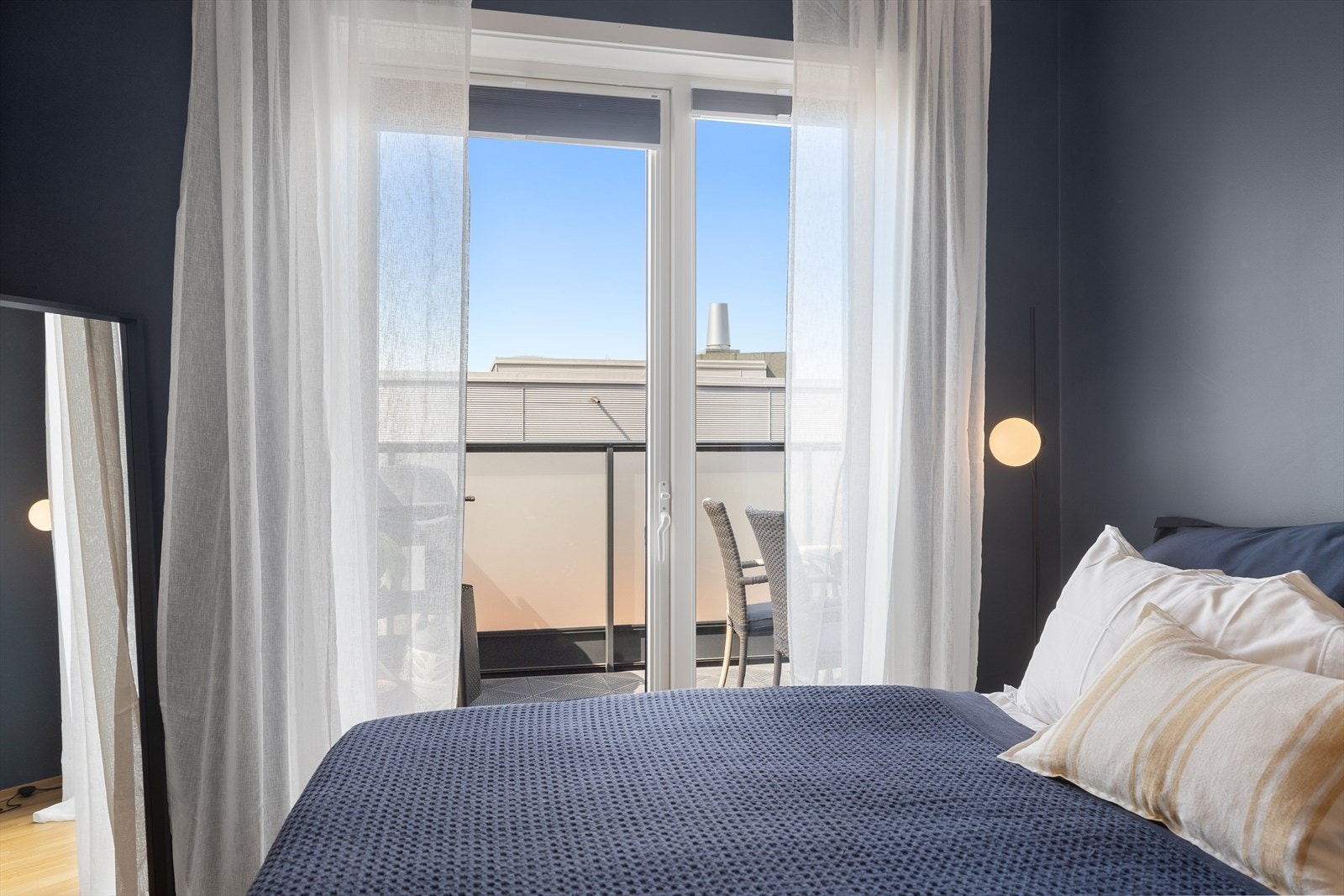 Det er også utgang til balkongen fra soverommet. Galleribilde