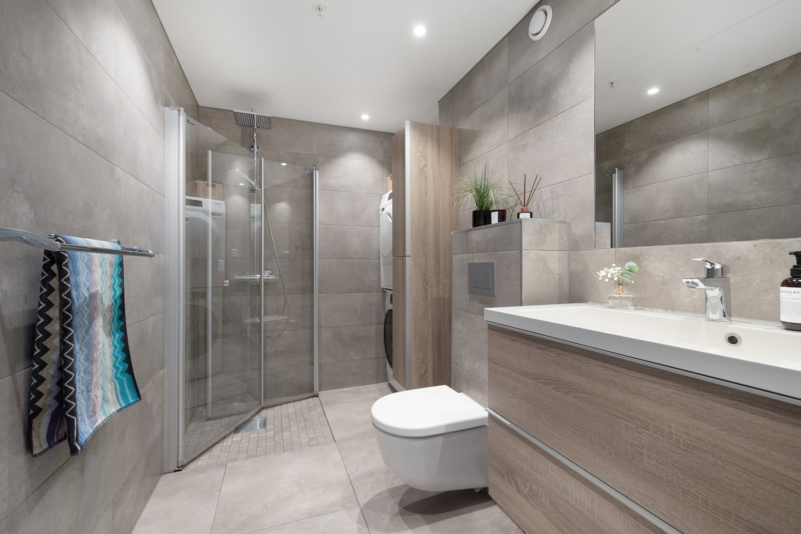 Lekkert bad fra 2018 som ble rehabilitert i regi av borettslaget. Galleribilde