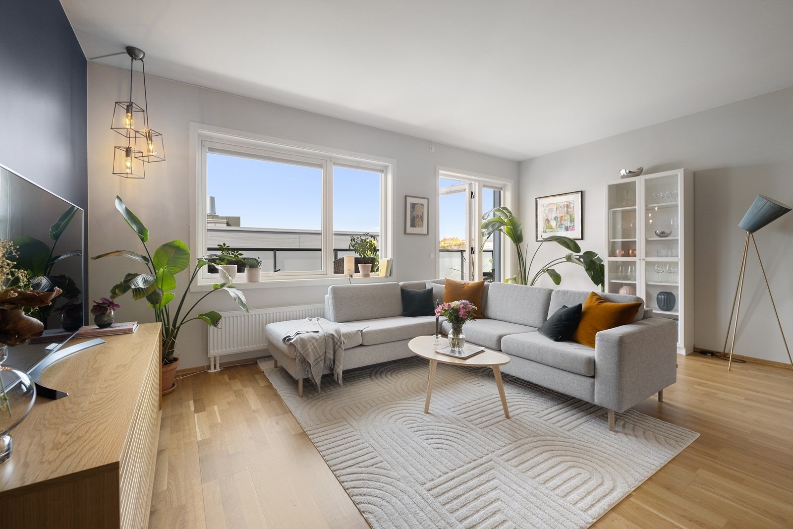 Luftig og lys stue med gode innredningsmuligheter. Galleribilde