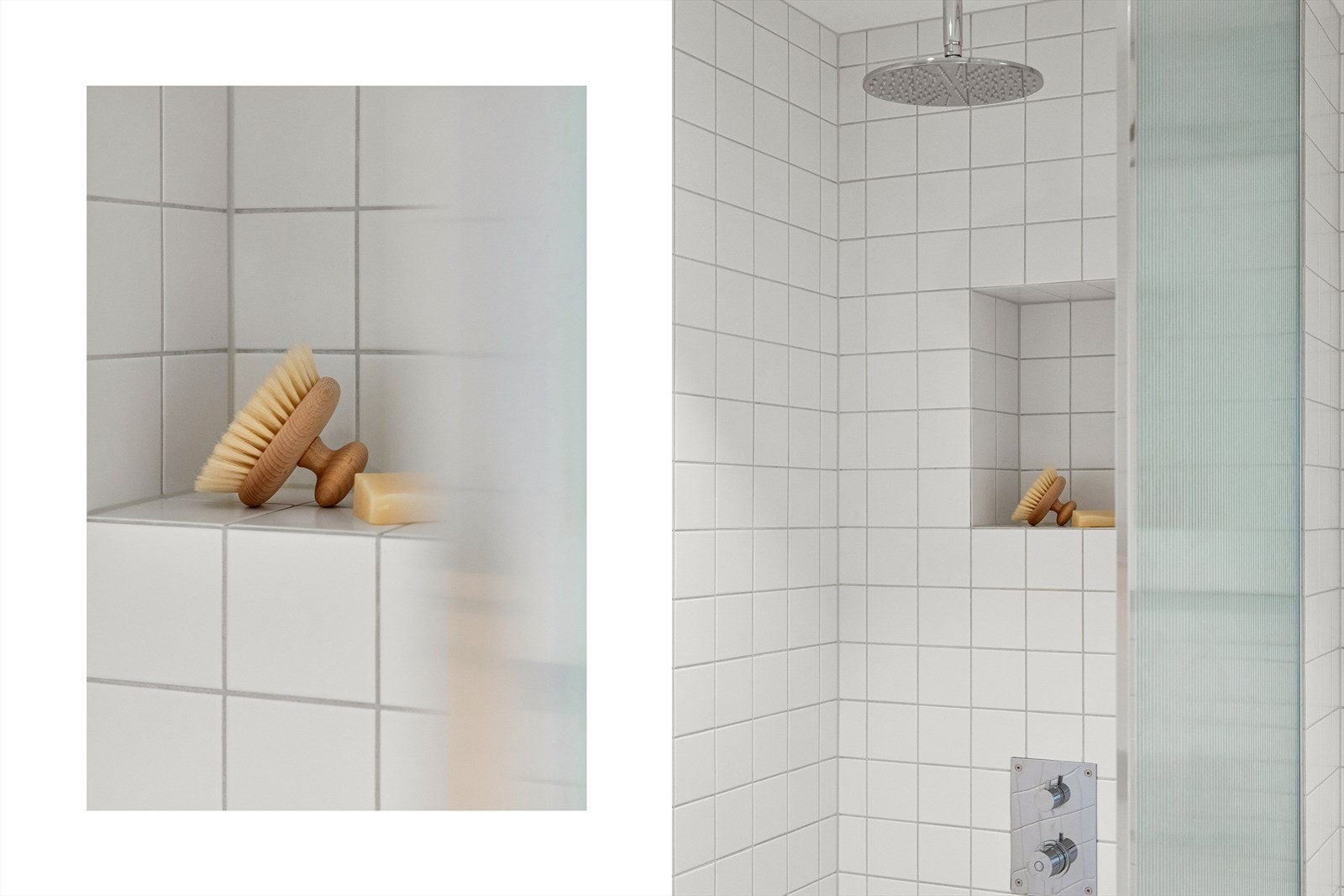 Badet har dusjhjørne med glassvegg, vegghengt toalett, stort speil og baderomsinnredning med servant. Galleribilde