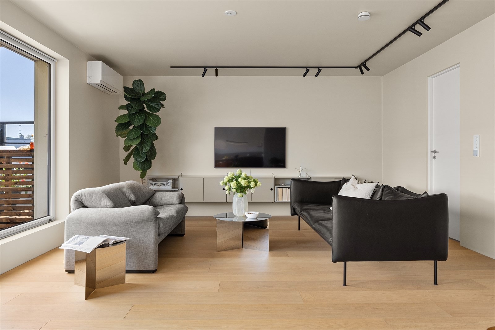 Det er montert varmepumpe i stuen. Galleribilde