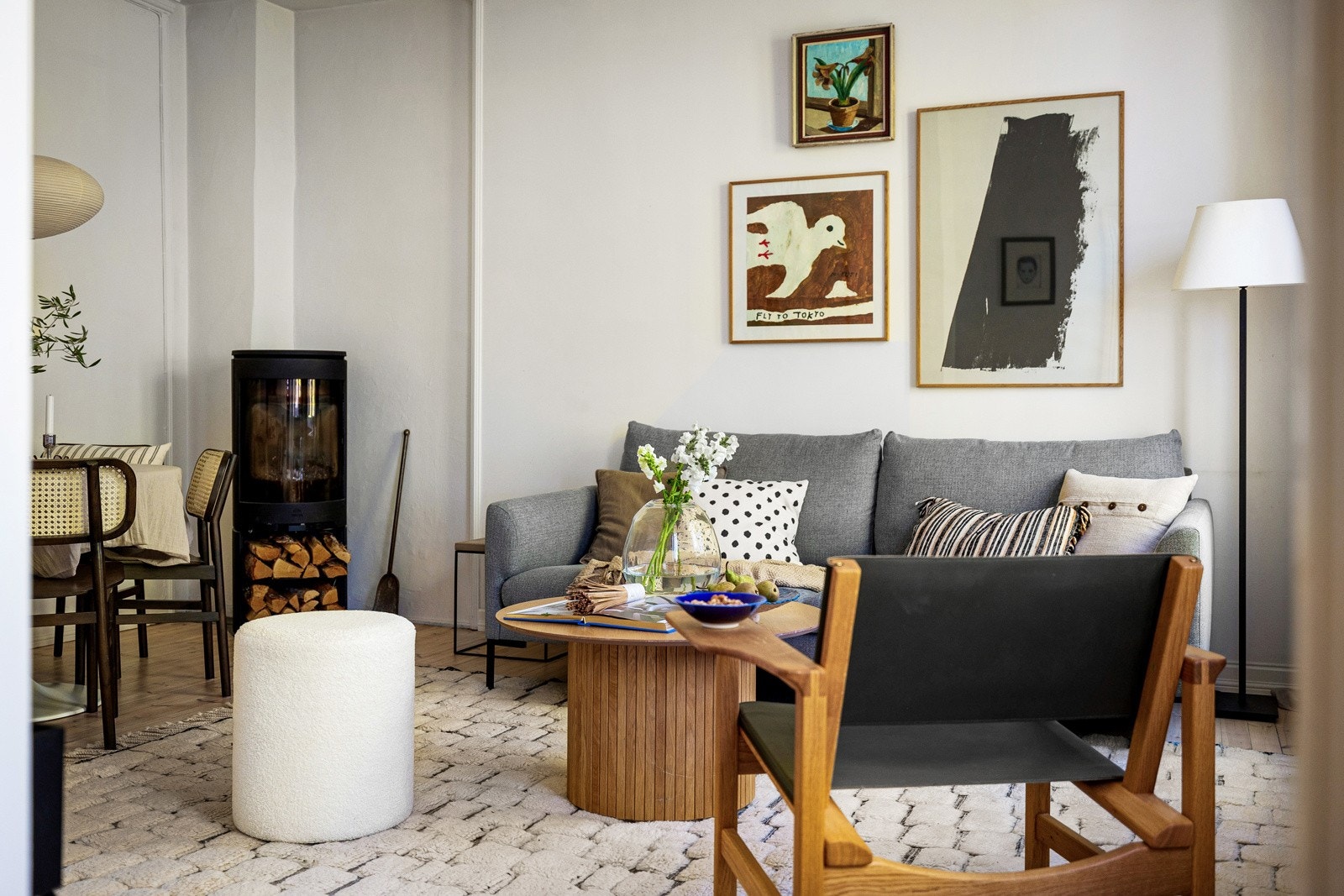 Det er god plass til sofagruppe med tilhørende møblement Galleribilde