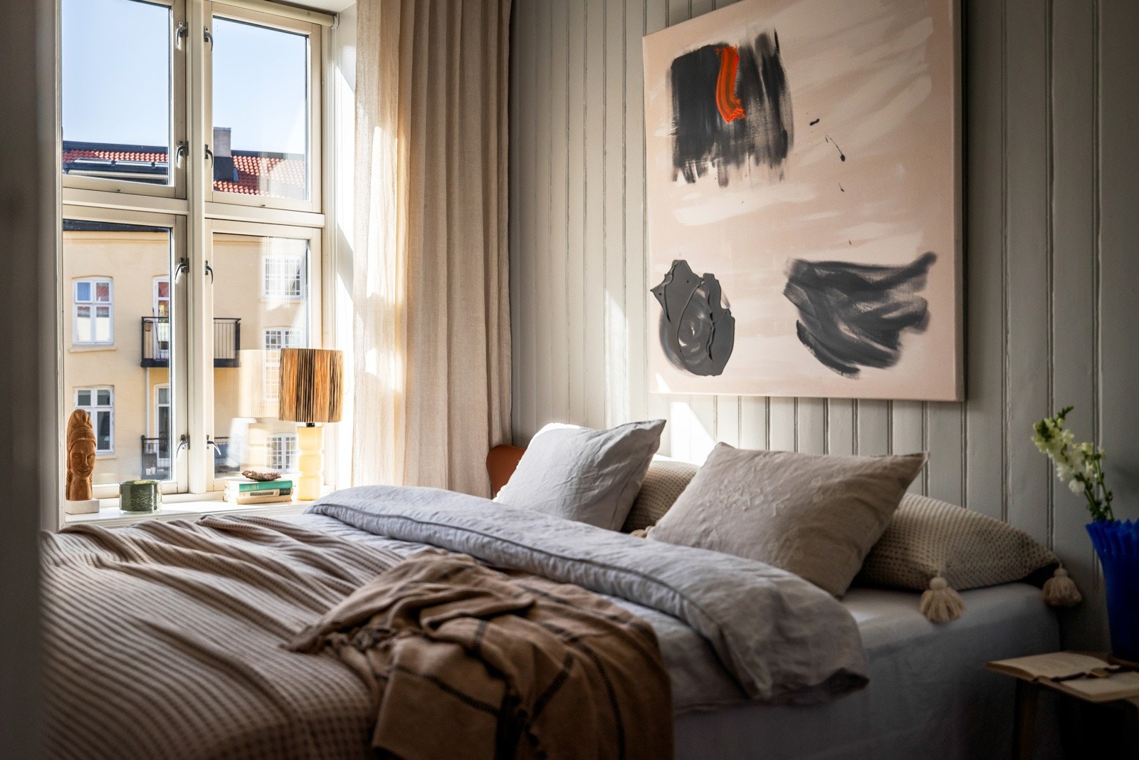 Soverommet har god plass til dobbeltseng Galleribilde