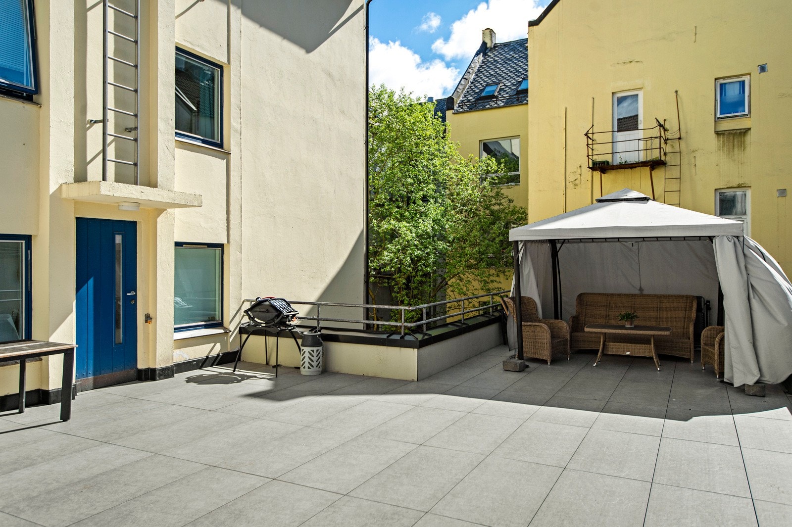 Sigurdsgate 17 ligger midt i hjertet av Bergen sentrum med felles hyggelig takterrasse. Galleribilde