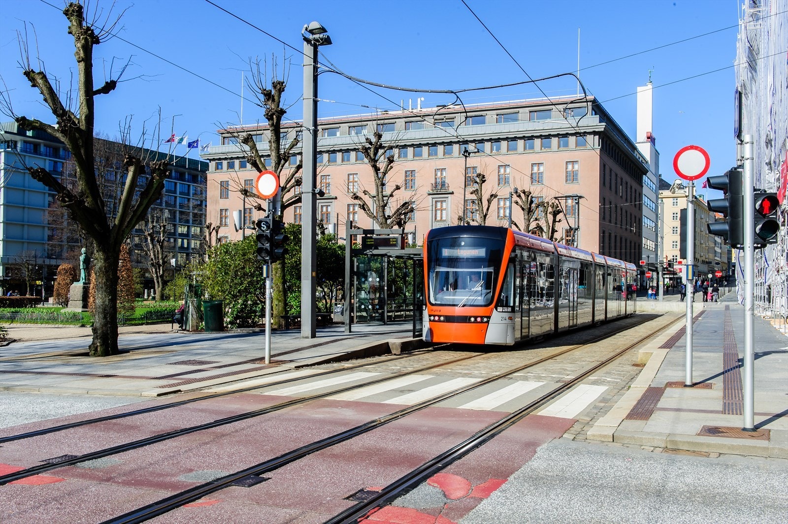 Endestopp for bybanen i sentrum. Galleribilde