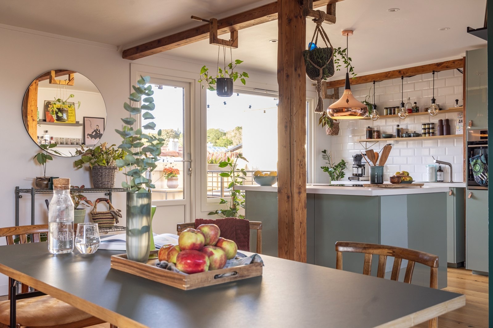 Velkommen til Mogata 24a og denne lekre loftsleiligheten Galleribilde