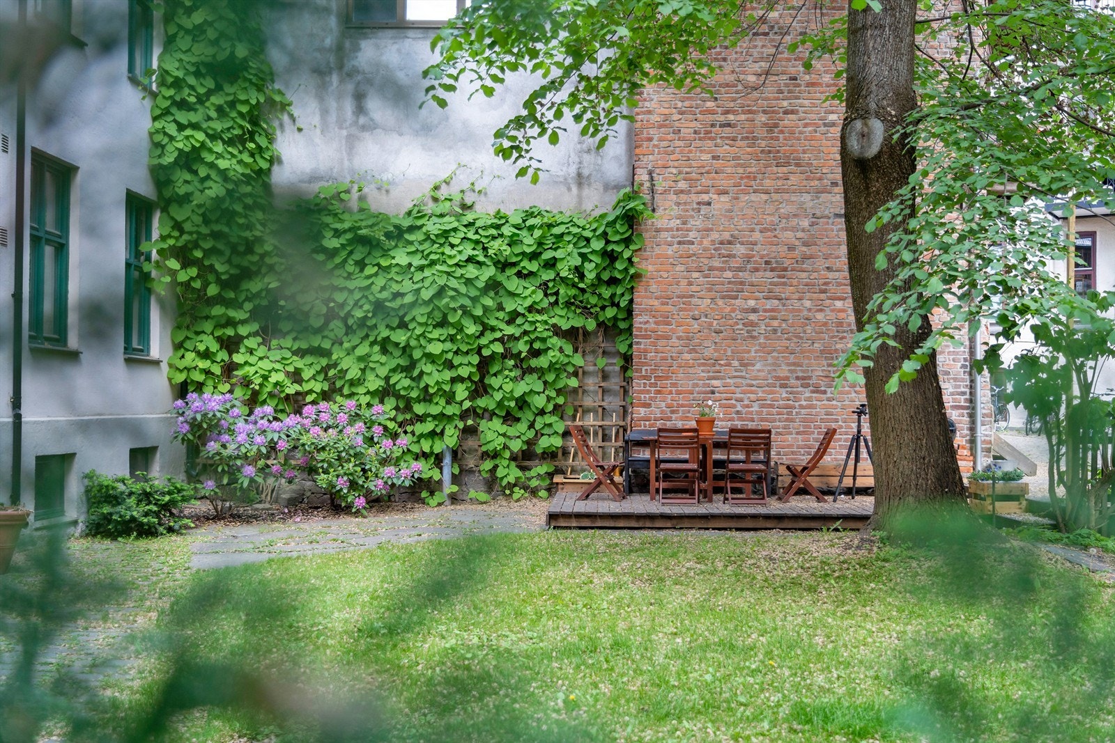 Her kan venner og naboer møtes til hyggelig sammenkomst og nye de varme sommerdagene! Galleribilde