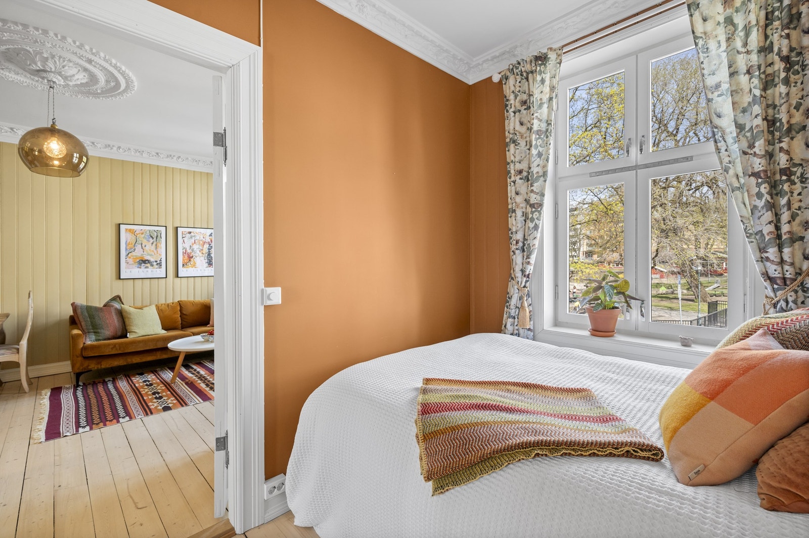 Leiligheten har flotte originale tregulv som er slipt og lakkert. Galleribilde
