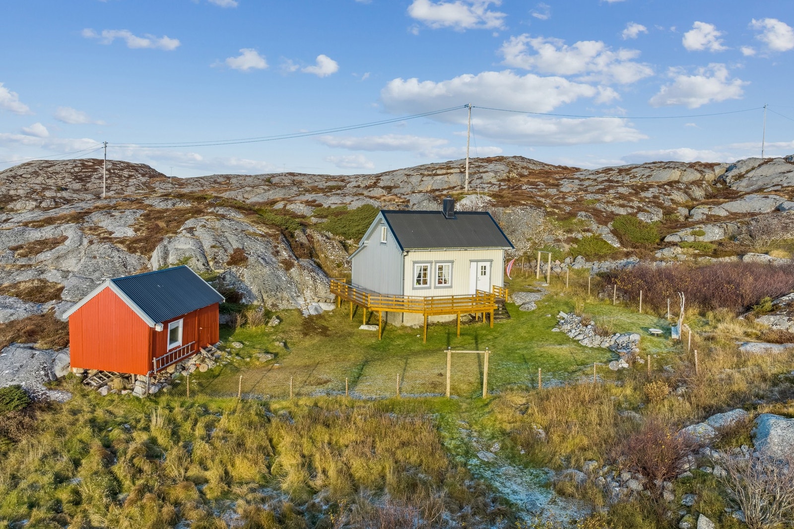 Eiendommen har en idyllisk beliggenhet i naturskjønne omgivelser Galleribilde