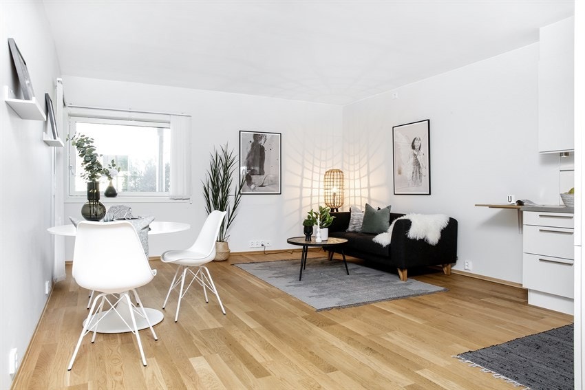 Stue med plass til både sofagruppe og spisebord Galleribilde