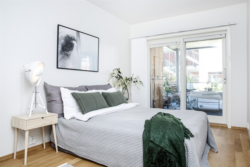 Soverom med utgang til terrasse Galleribilde