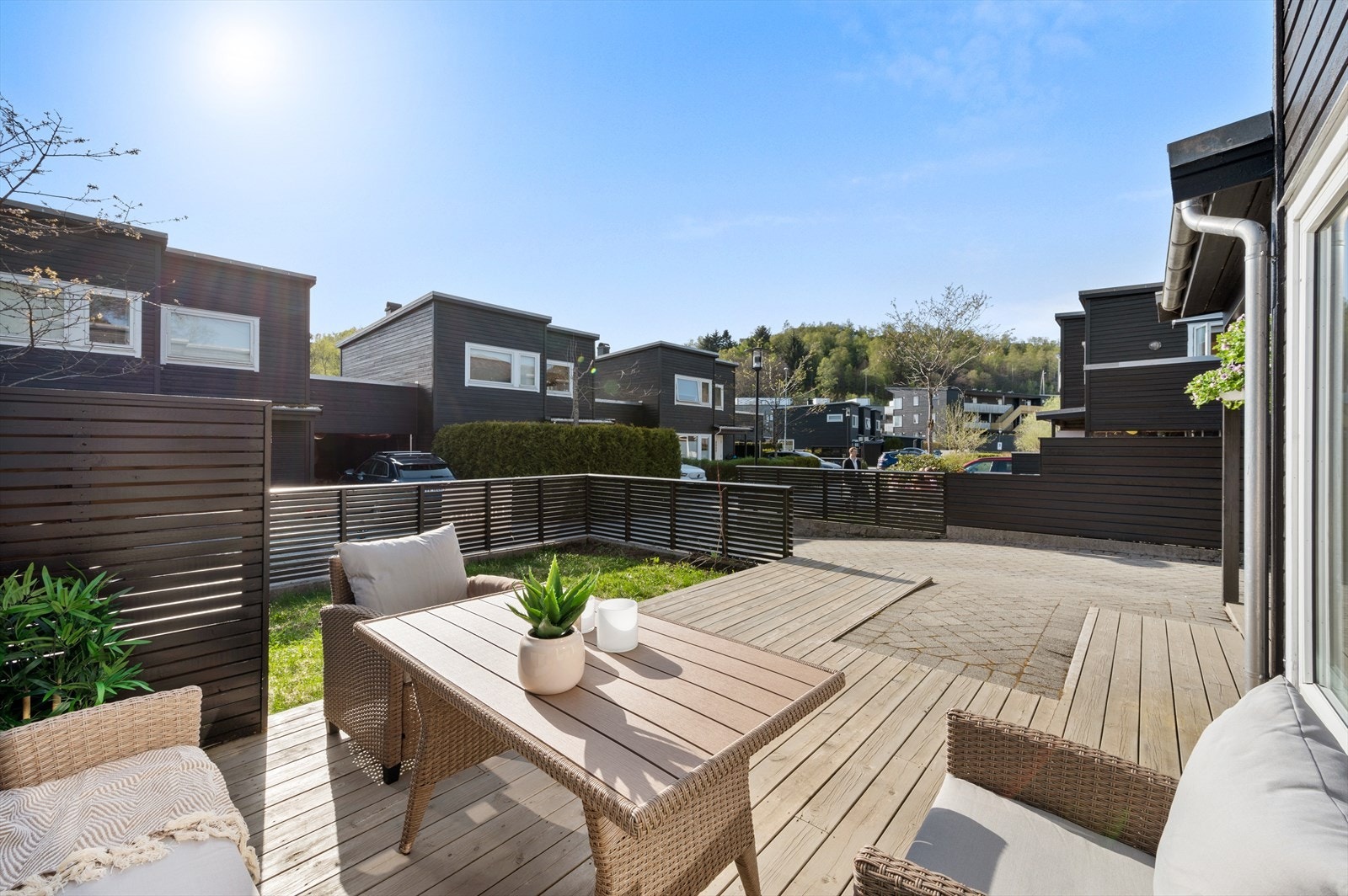 - Endebeliggenheten bidrar til eneboligfølelsen i rekkehusform - Galleribilde