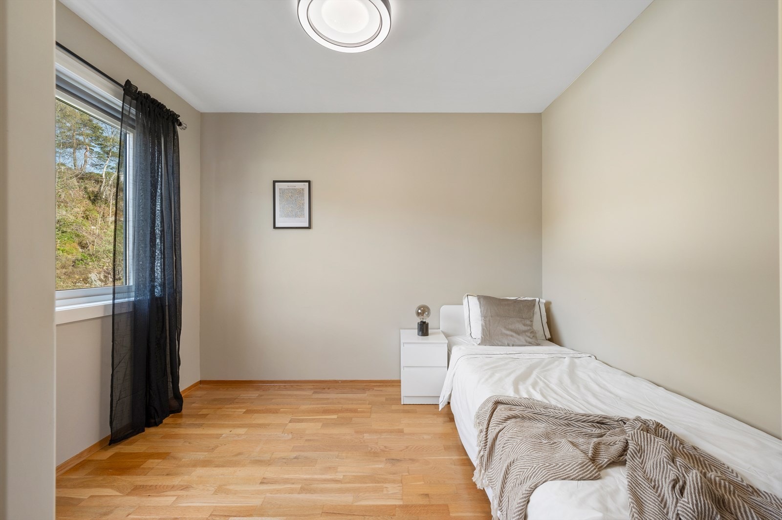 - Boligens 2 resterende soverom måler 8,9m² og 8,6m² - Galleribilde