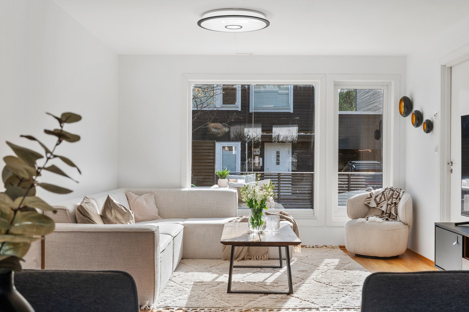 - Hovedetasjen inneholder stue, kjøkken, bad, entré, trapp og bod under trapp - Galleribilde