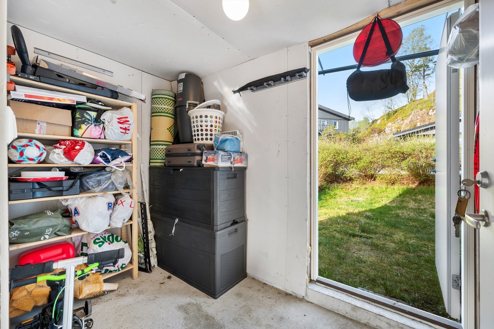 - Fra carporten har du tilgang til bod på 5m² - Galleribilde