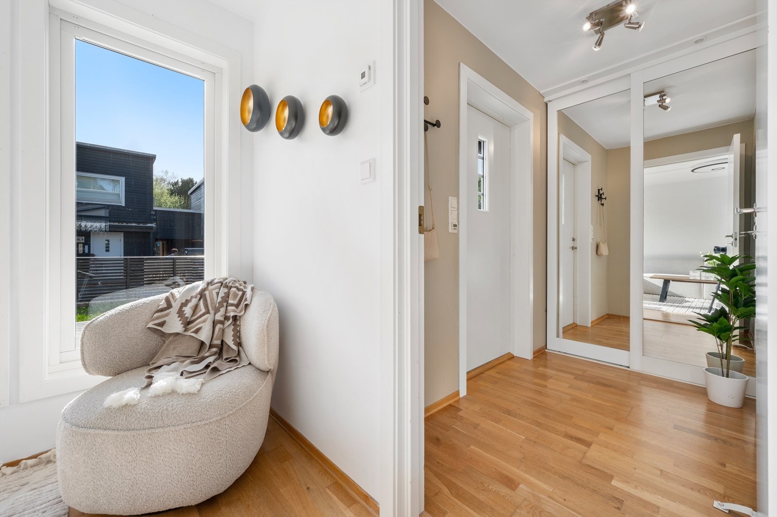 - Lys og innbydende entré på 4m² - Galleribilde