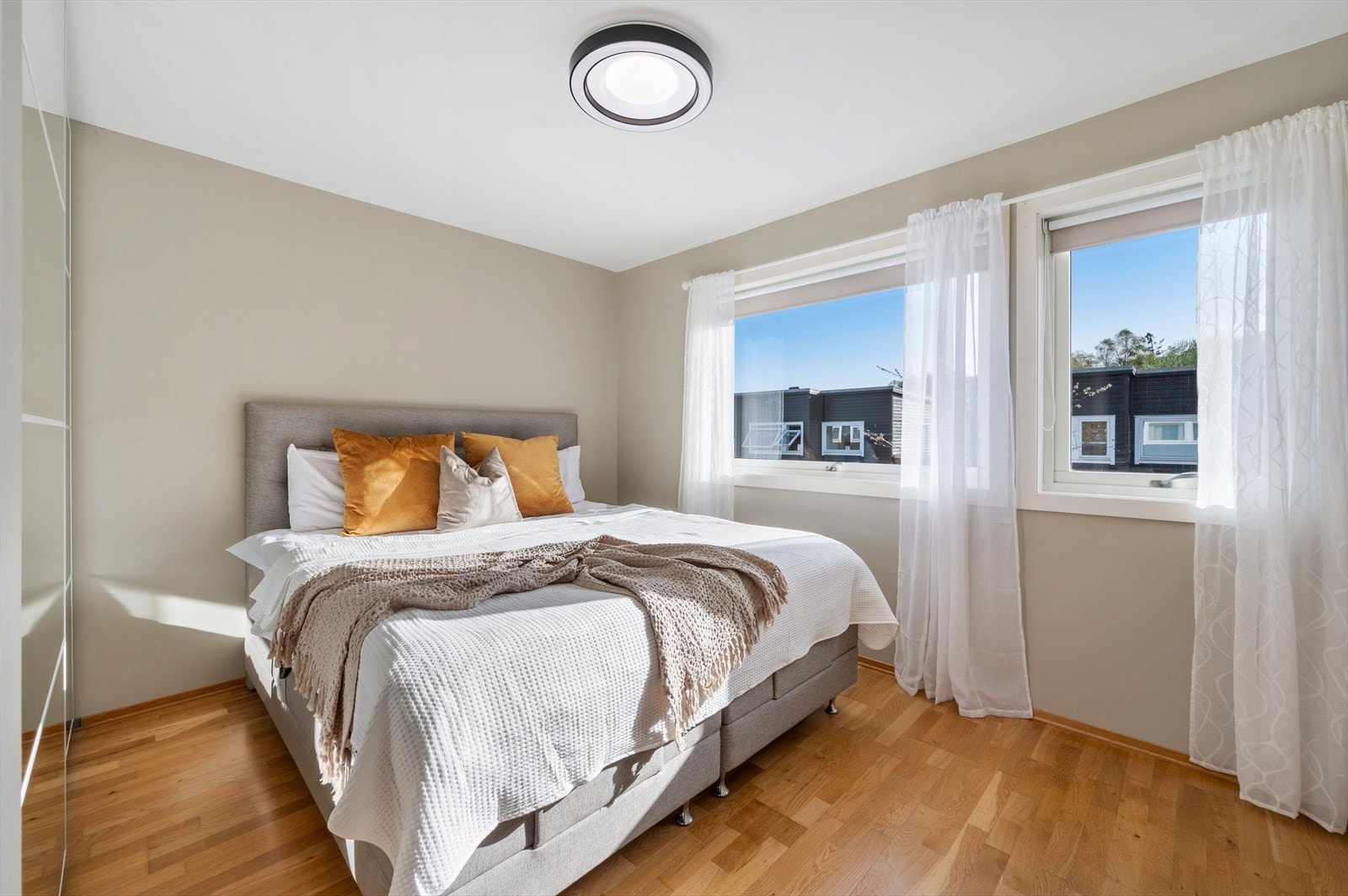 - Boligen har totalt 3 soverom av god størrelse - Galleribilde