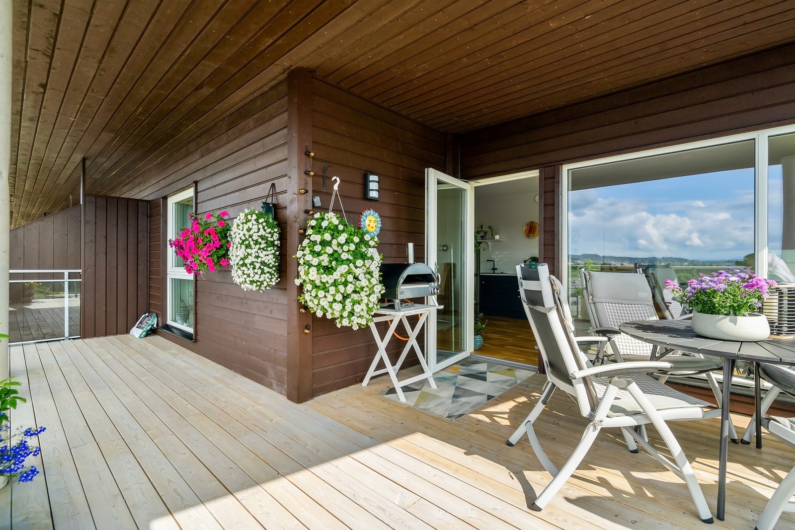 Balkongen og utsikten er noe det fineste med leiligheten. Galleribilde