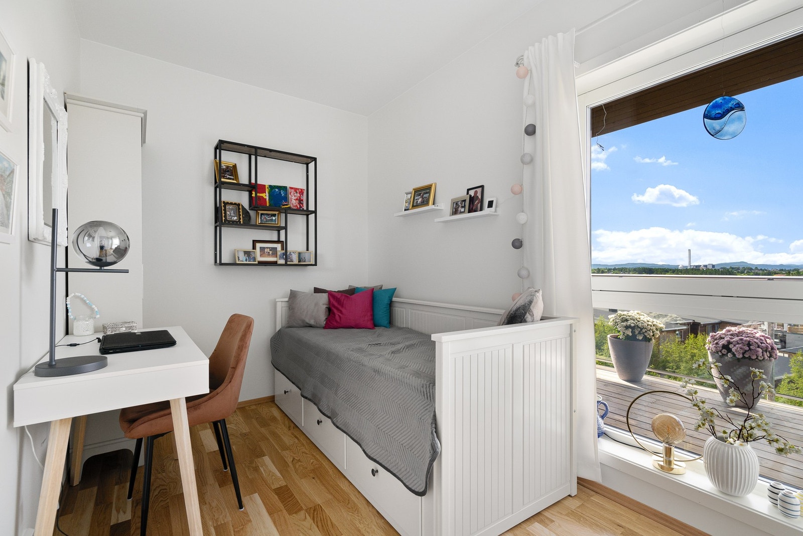 Soverom 2 på 8,5 kvm. Perfekt som kontor eller barnerom Galleribilde