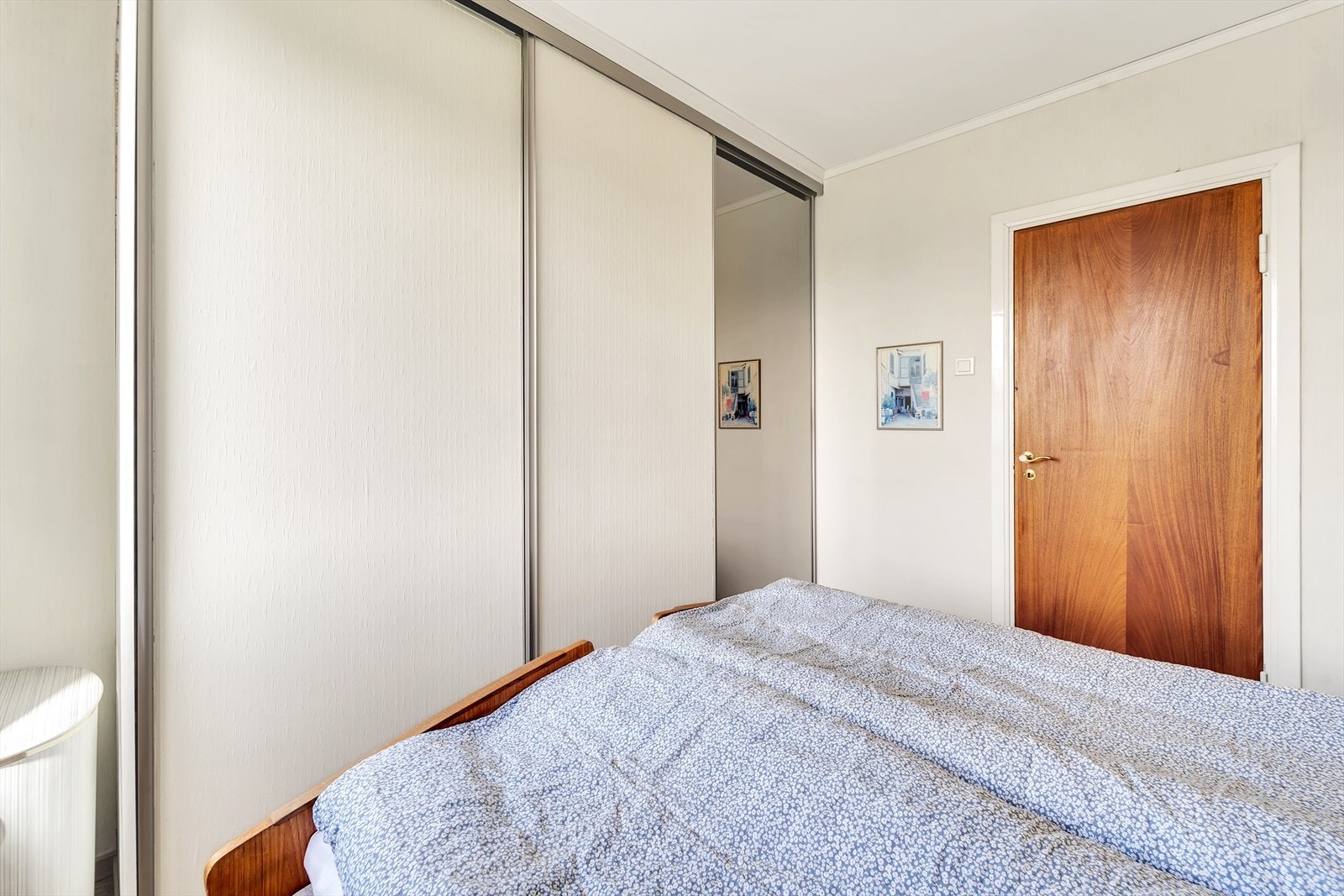 Ytterligere lagringsplass i skyvedørsgarderobe. Galleribilde