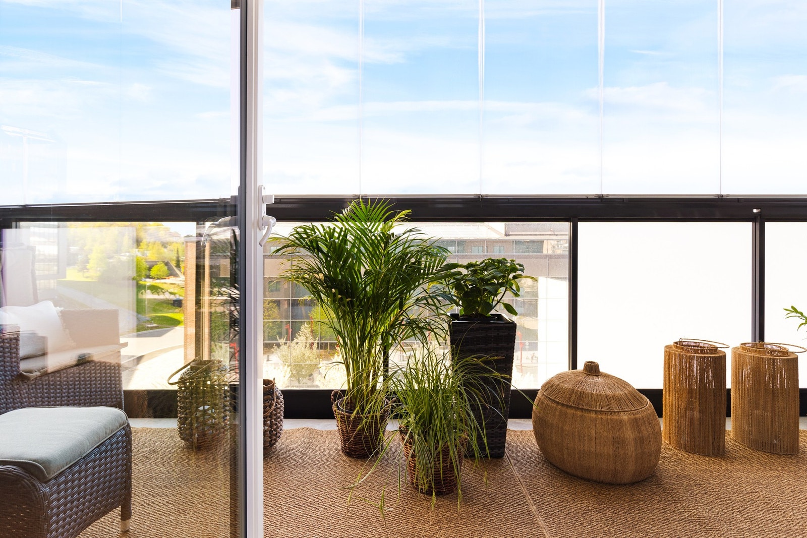 Balkongen blir som en ekstra stue i boligen. Galleribilde