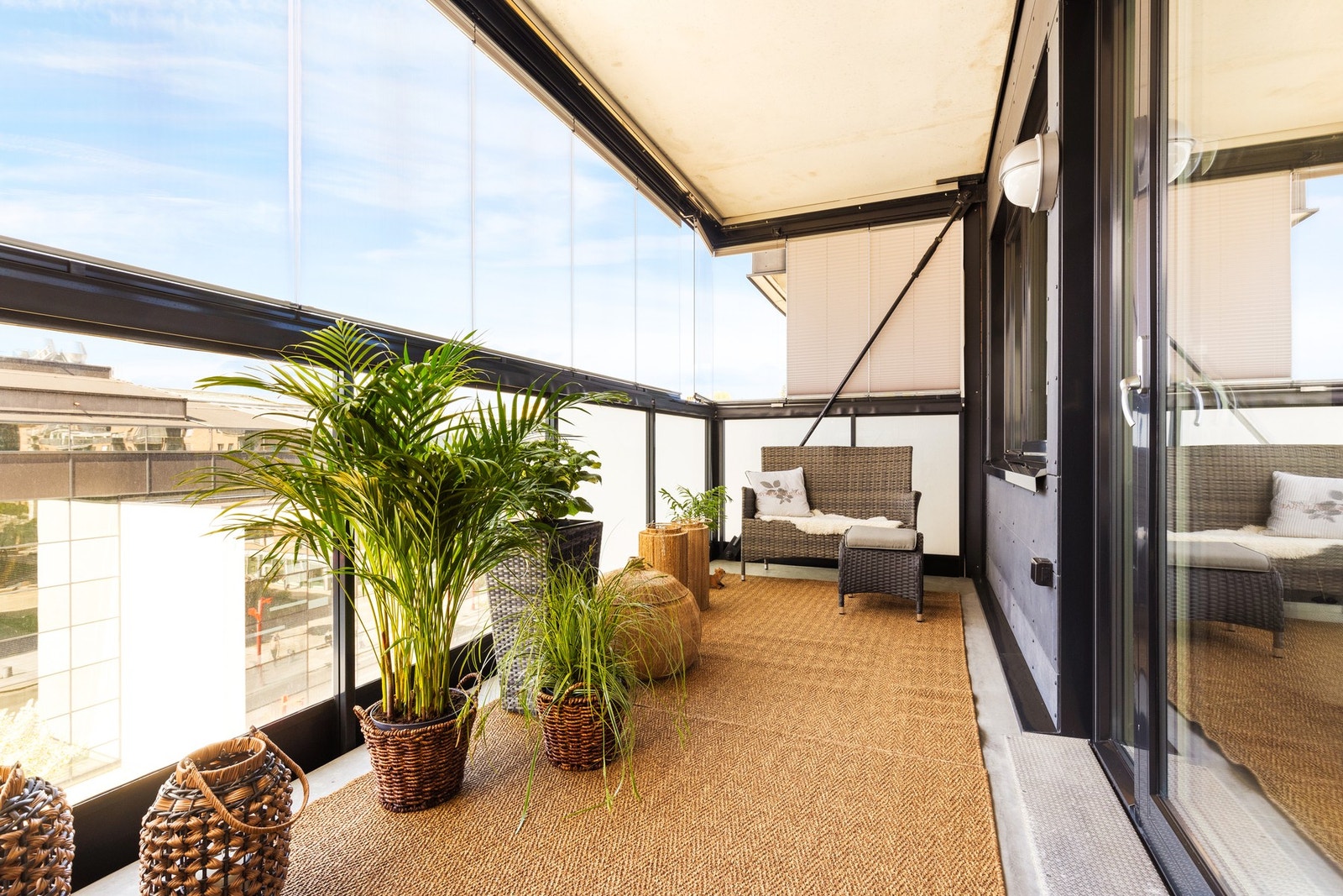 Dette er en moderne og pen 2-roms andelsleilighet med heisadkomst beliggende midt i Kværnerbyen. Galleribilde